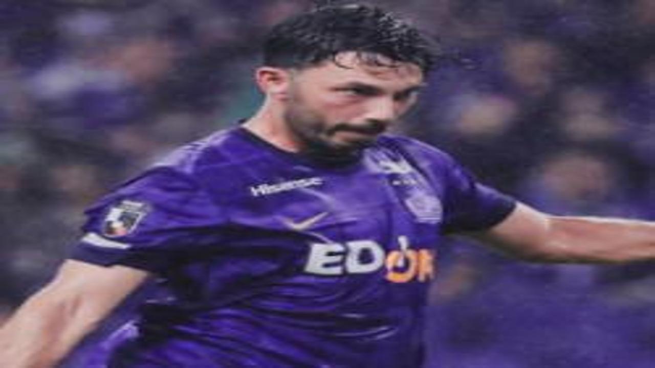 Beşiktaş ve Fenerbahçe'nin eski yıldızı 35 yaşında futbolu bıraktı
