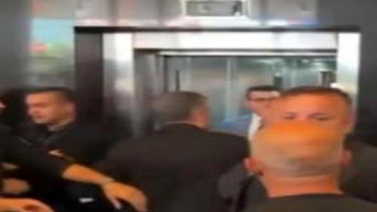 CHP Genel Merkezi'nde arbede! Kılıçdaroğlu'nun konuşma öncesinde birbirine girdiler