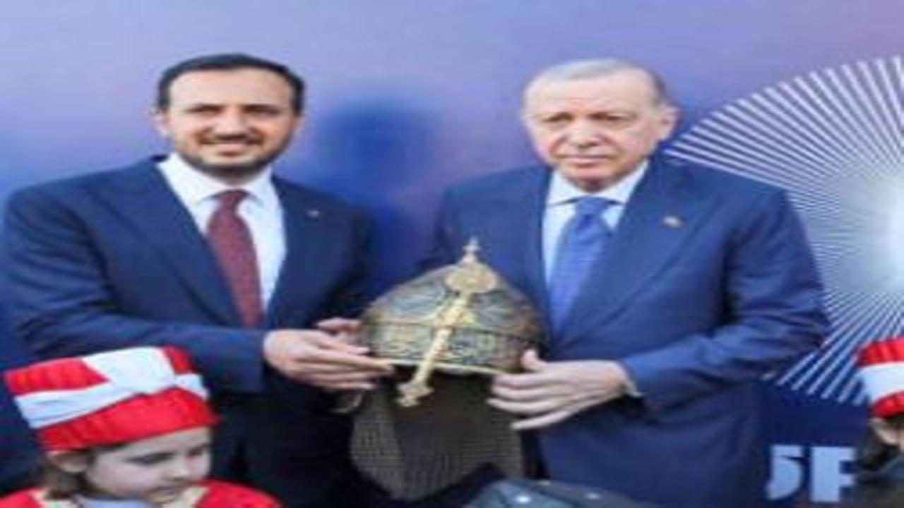 Cumhurbaşkanı Erdoğan'a özel hazırlanan miğfer hediye edildi