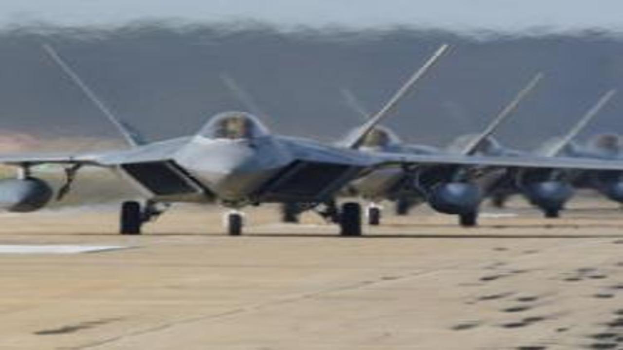 Eşi benzeri görülmemiş yığınak deşifre oldu! Çok sayıda F-22 savaş uçağı konuşlandırıldı