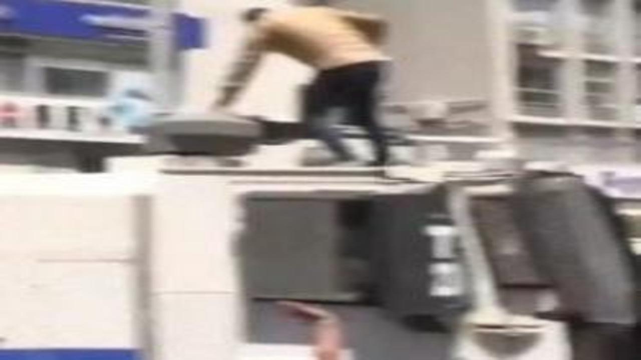 İzmir'de TOMA'ya çıkıp tekmelemişti: O şüpheli tutuklandı