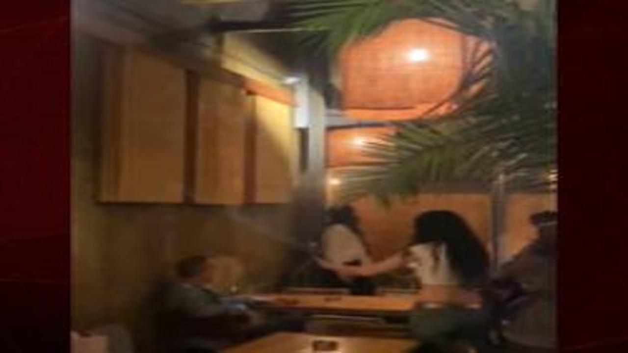 Kadına şiddet uygulayan oyuncu Ozan Güven Kadıköy'deki mekandan protestolarla çıkarıldı