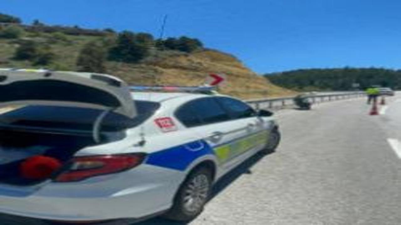 Kontrolden çıkan motosiklet bariyerlere çarptı: 1 yaralı