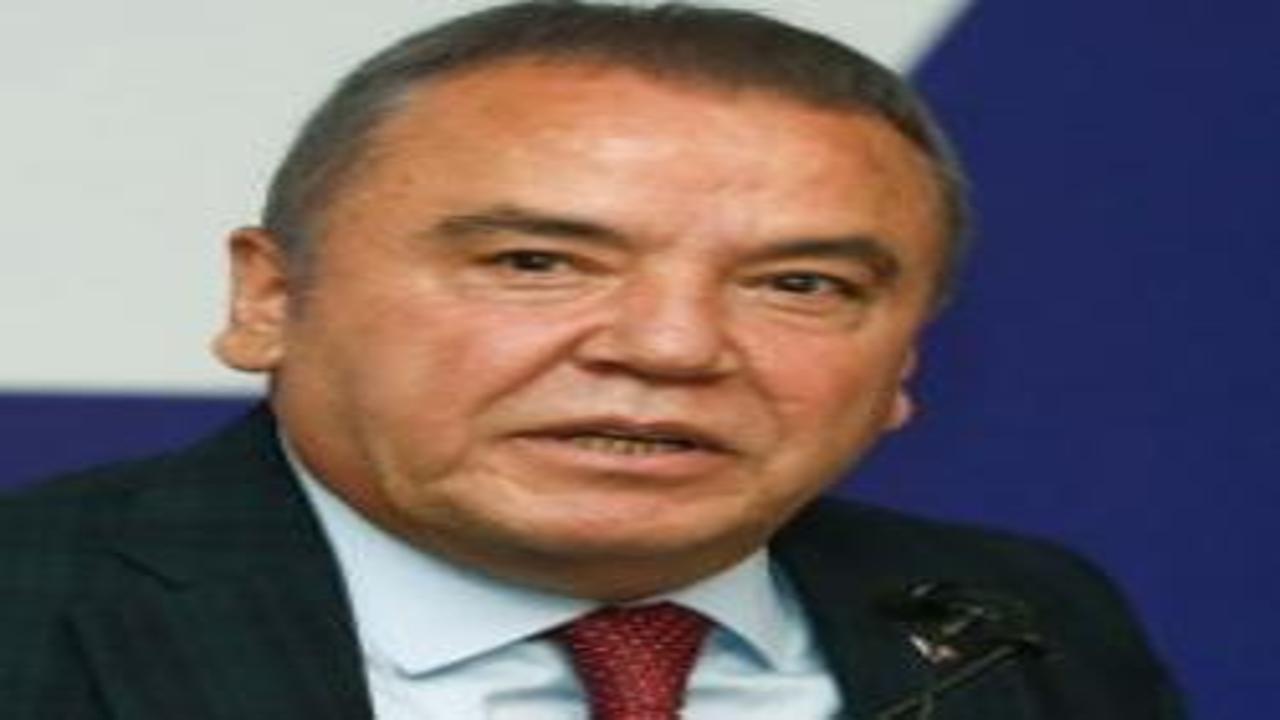 Muhittin Böcek hastaneye kaldırıldı