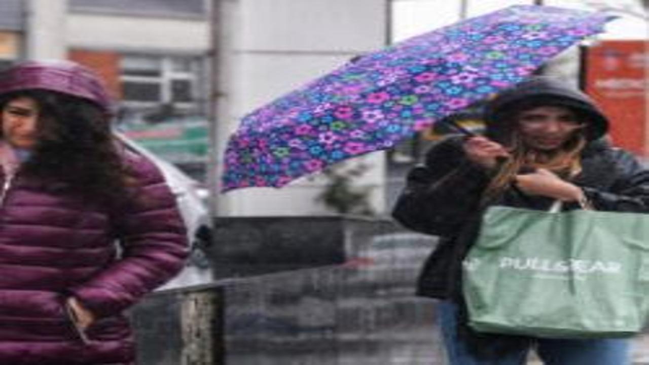 Sıcaklık düşüyor, yağış ve fırtına yolda! Meteoroloji'den peş peşe uyarı: 8 ile sarı kod!