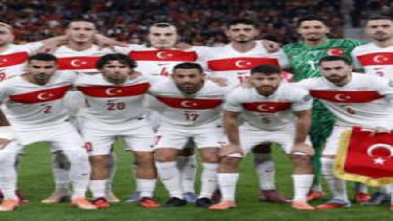 Süper Lig devlerinin transfer gözdesiydi! Milli futbolcu takımından ayrıldı