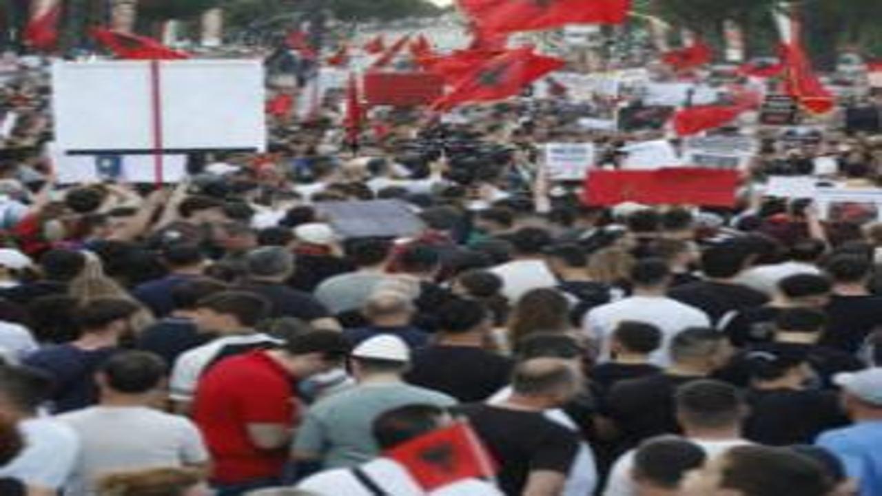 Arnavutluk'ta halk ayaklandı! İsrail işgali iddiası