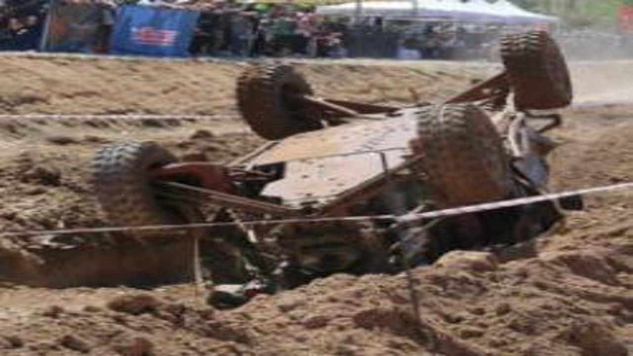Adrenalinin zirve yaptığı festivalde korku dolu anlar! Araç 