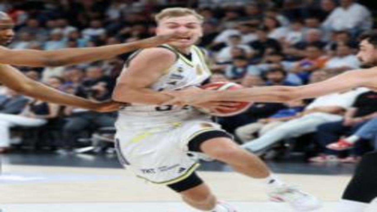 Anadolu Efes, Fenerbahçe'yi 102 sayıyla devirdi