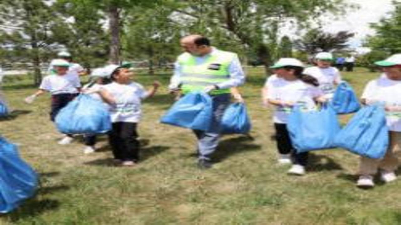 Başkan Altay ve çocuklardan Dünya Çevre Günü’nde örnek davranış