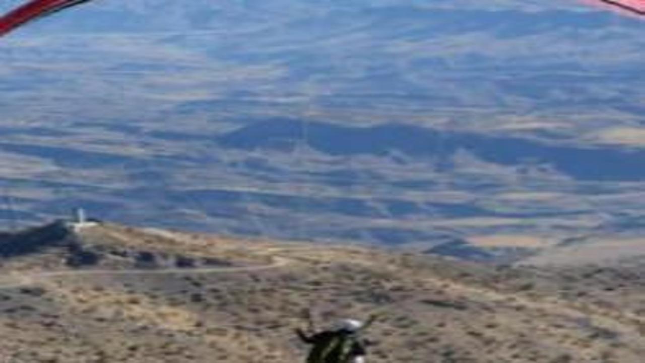 Cudi Dağı’nın zirvesinde nefes kesen atlayış: Aksiyon filmlerini aratmadı!