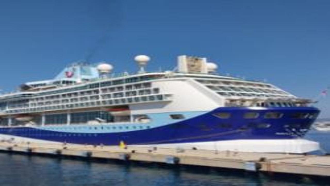 Dev kruvaziyer Marella Discovery 1790 yolcusuyla Bodrum'a de