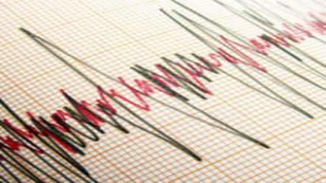 İtalya'nın güneyinde şiddetli deprem! 4 ülkeyi salladı