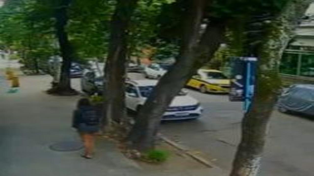 Kaldırımda yürüyen kadın kanalizasyona düştü, rögar kapağı üstüne kapandı