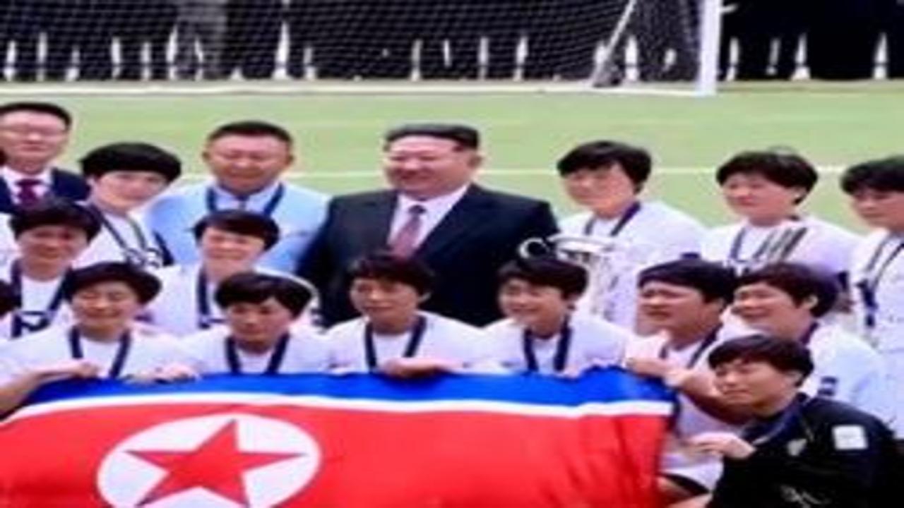 Kim jong-un'u gören kadın futbolcular gözyaşlarına boğuldu