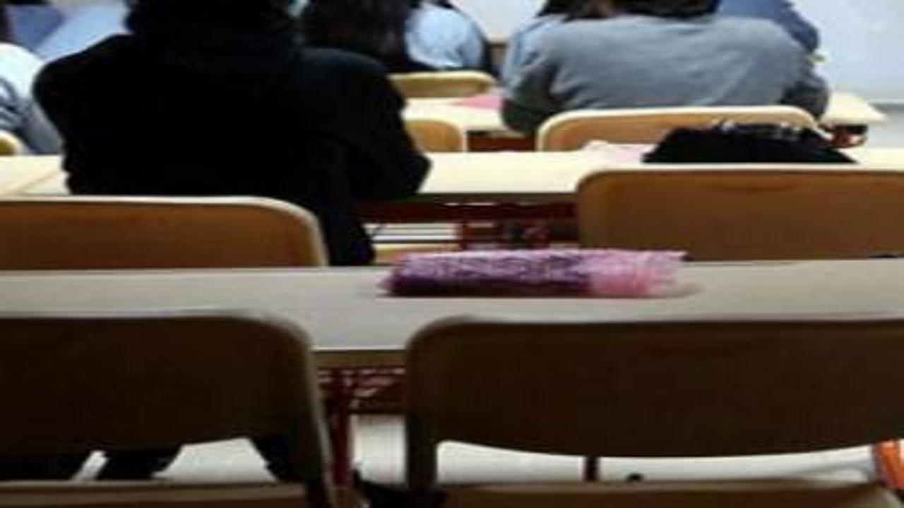 Sınıfta kalınca müdür yardımcısına mesaj attı! Mahkeme okulunu değiştirdi