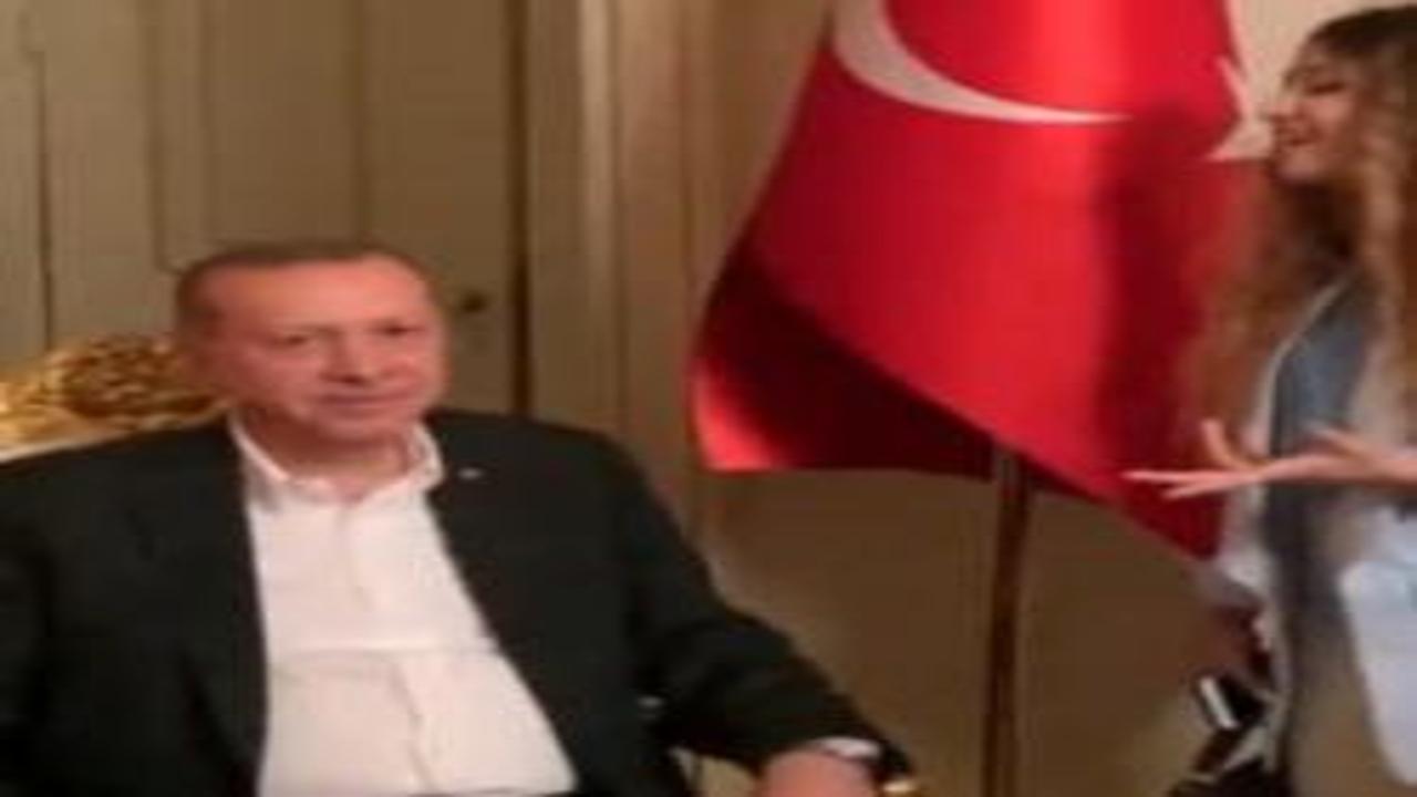 Şarkıcı Pınar Sürer, Cumhurbaşkanı Erdoğan'a şarkı okuduğu anları paylaştı