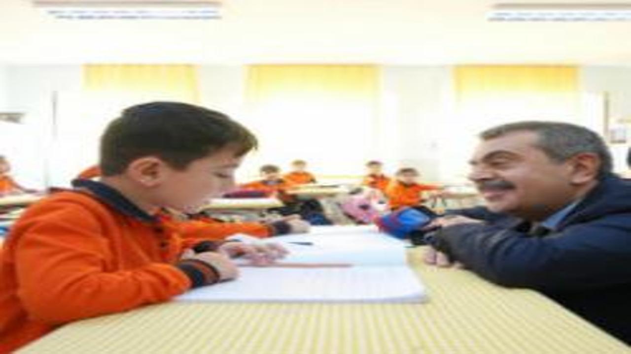 Ara tatil kalkacak mı? Bakan Tekin tartışmalara son noktayı 