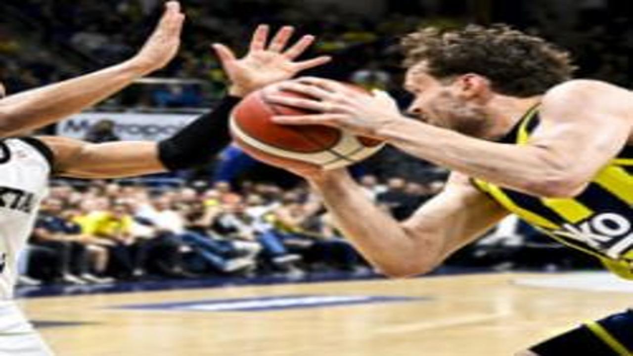 Beşiktaş, Fenerbahçe'yi şampiyonluk aşkına devirdi