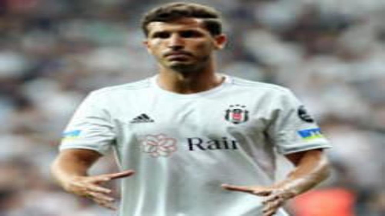 Beşiktaş'ta sürpriz ayrılık! Salih Uçan ile veda kararı
