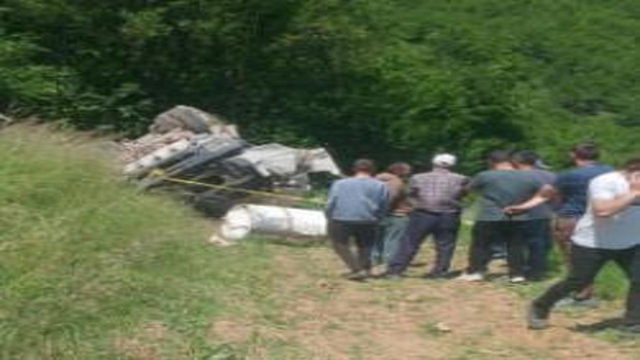 Beton mikseri şarampole yuvarlandı; 2 ölü, 1 yaralı