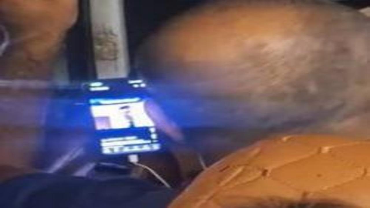 Esenyurt’ta minibüs şoförünün seyir halindeyken video izledi