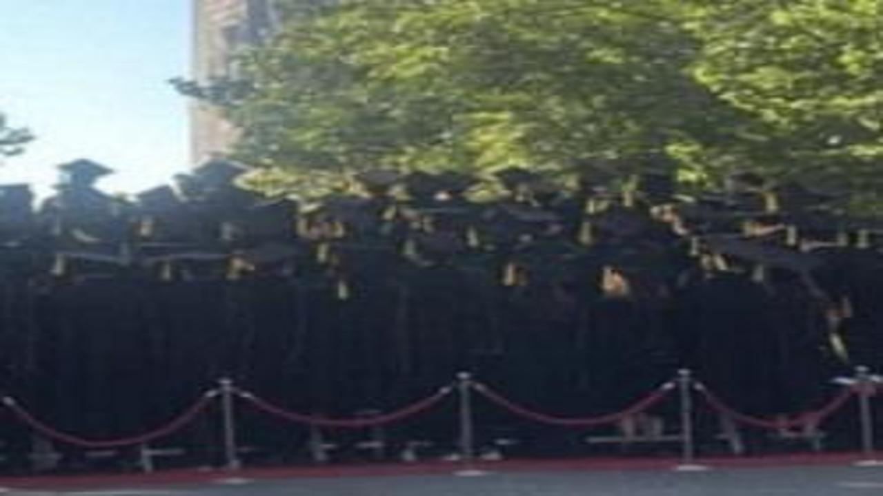 İstanbul Erkek Lisesi protesto eylemi ve parmak sallayan Alm