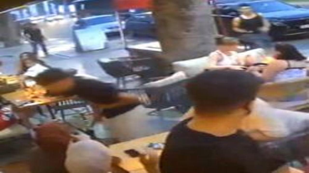 İzmir'de canice öldürülen gencin son görüntüleri ortaya çıkt
