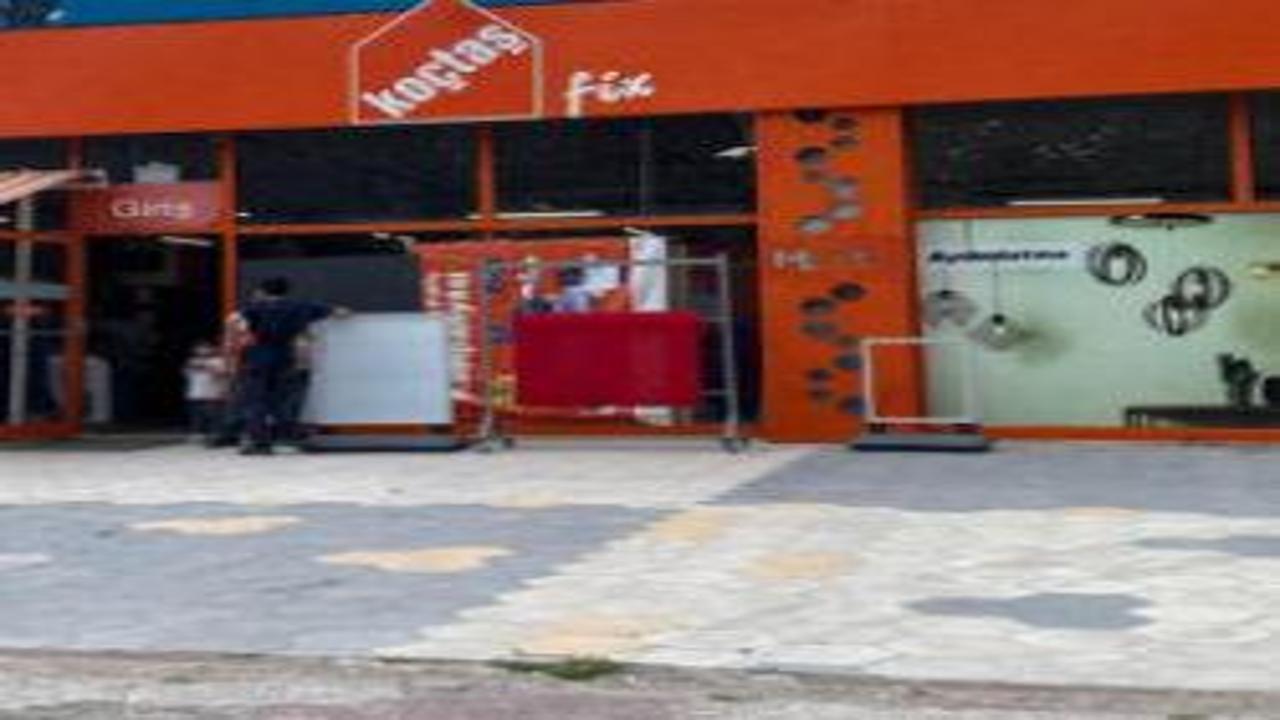 Muğla'da Koçtaş mağazasına taşlı saldırı