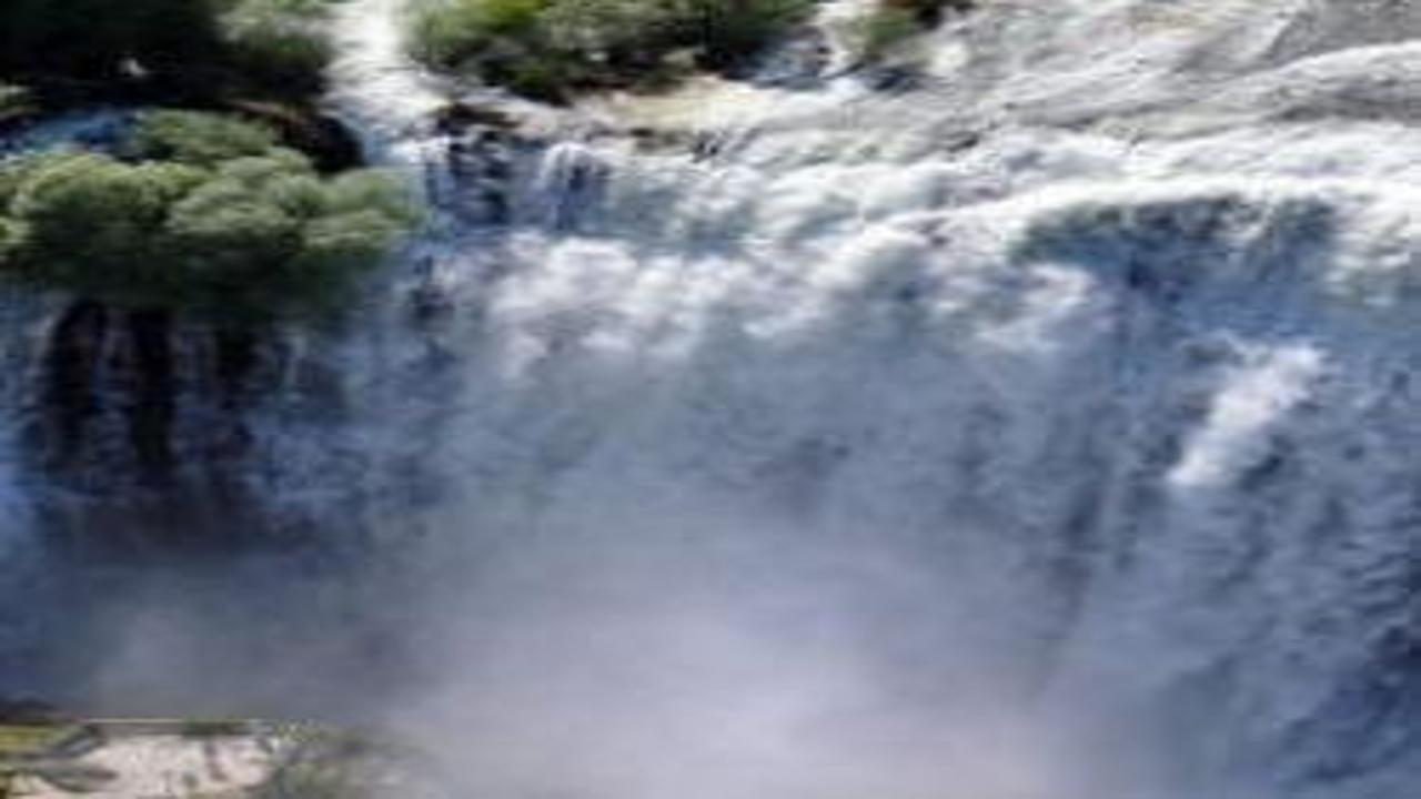 Niagara’yı aratmayan görüntüler! Tortum Şelalesi’nde turizm 