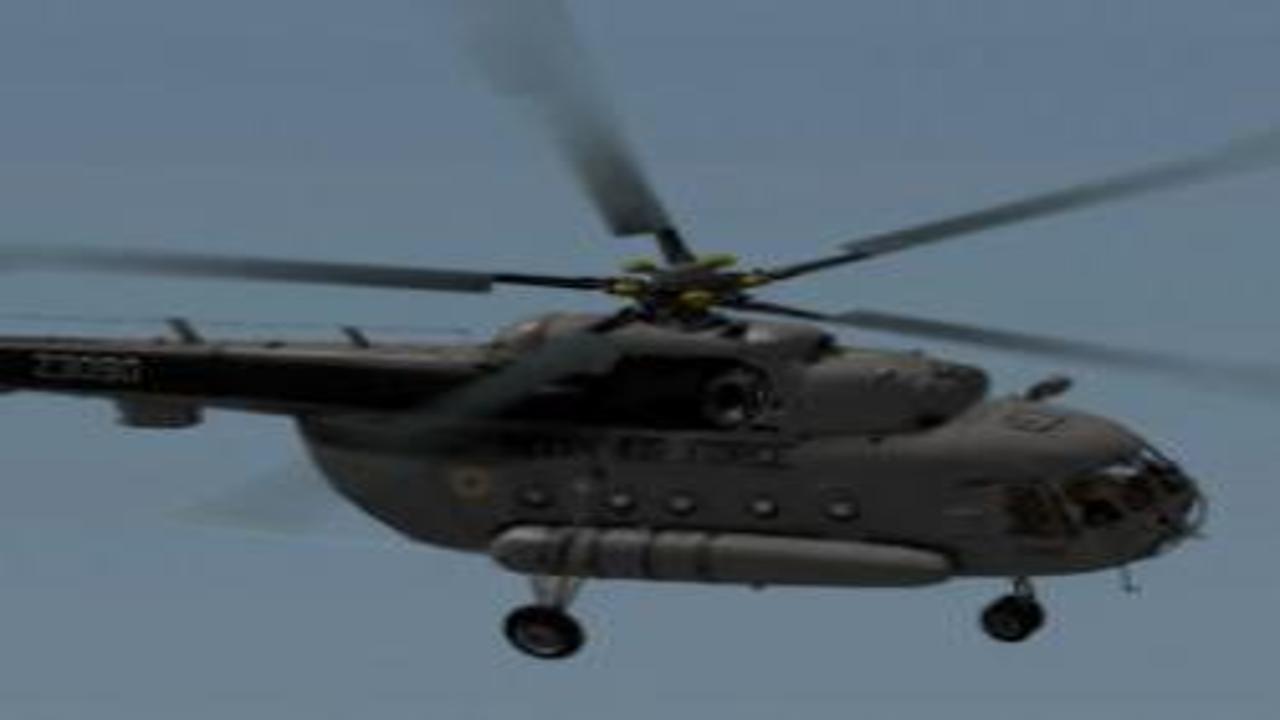 Pakistan'da askeri helikopter düştü! Tüm mürettebat hayatını