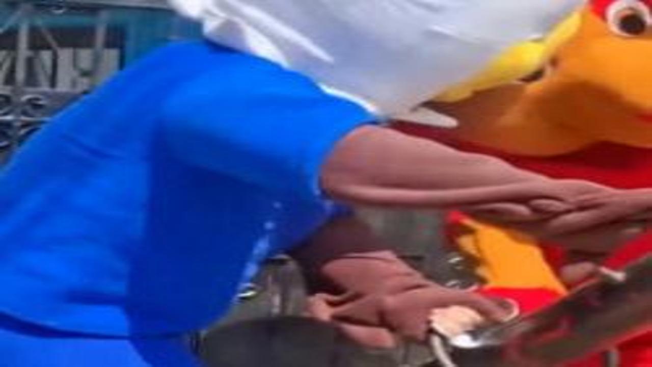 Peru'da sıra dışı operasyon: Dünya Kupası maskotu sandı polis çıktı