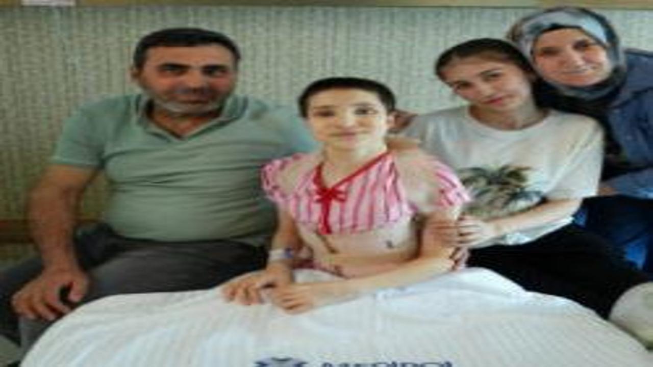 Skolyozla geçen çocukluğu tarihe karıştı: 5 saatlik ameliyat