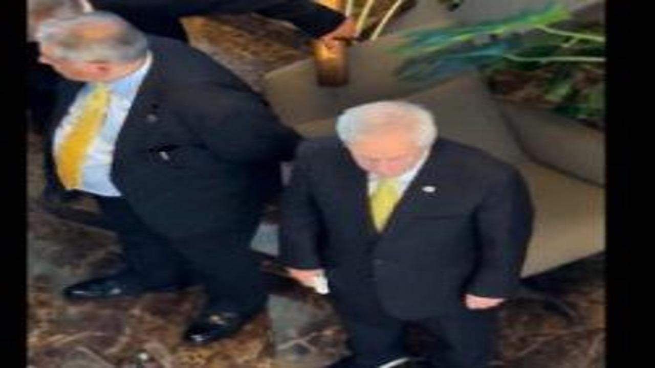Tesadüf mü işaret mi? Seçim sonrası dikkat çeken detay: Aziz Yıldırım'ın sarılı parmağı