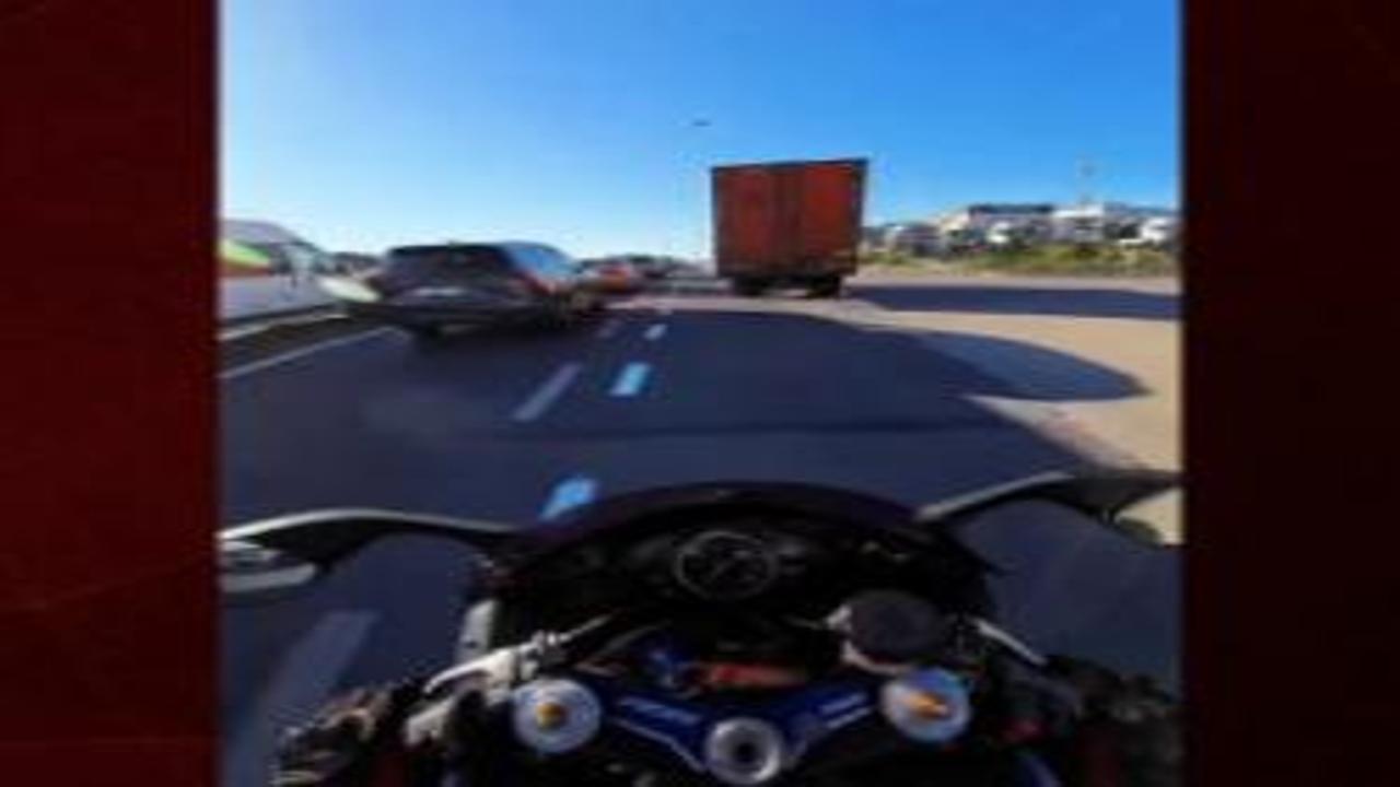 Trafikte pes dedirten anlar: "Böyle utanmazlık yok! Sen ne yapıyorsun ya!?"
