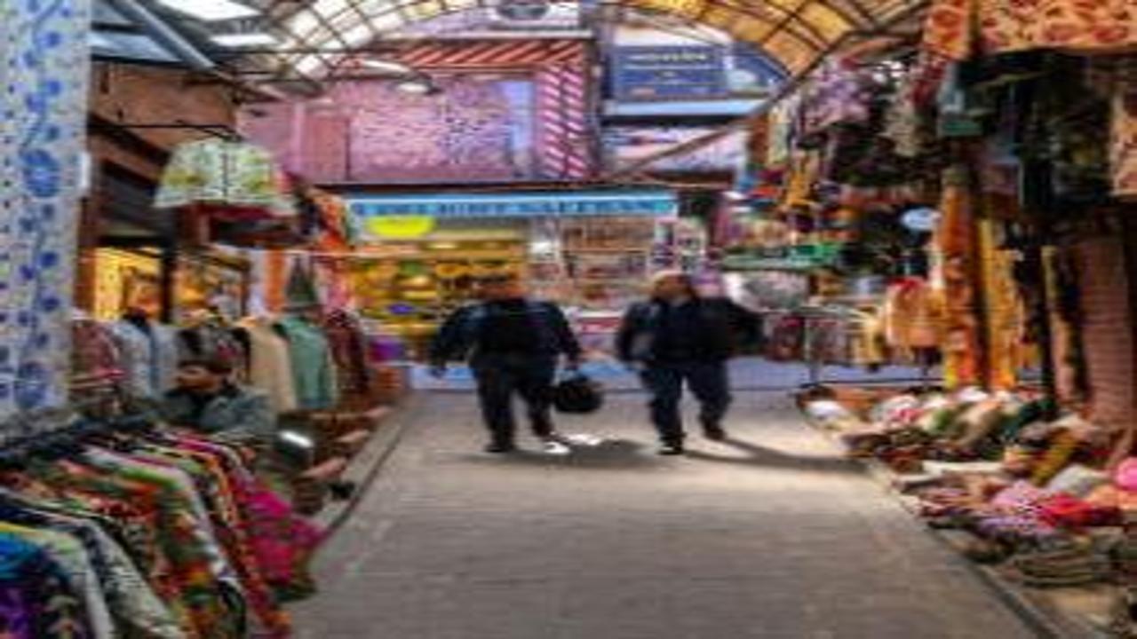 Dünyanın ilk alışveriş merkezi Kapalıçarşı, her gün yüz binlerce kişiyi ağırlıyor