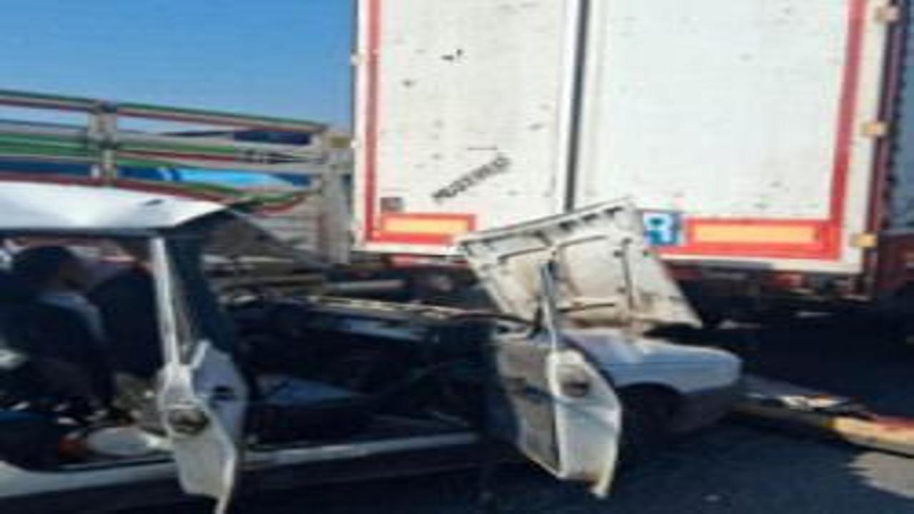 Osmaniye’de otomobil tıra çarptı: 3’ü çocuk 5 yaralı