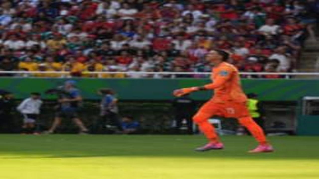 Muslera'nın rekor gecesi kabusa döndü! Ülkesini yaktı, oyundan alındı