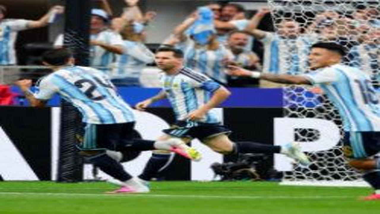 Zafer golleri Messi'den! Arjantin son 32'de