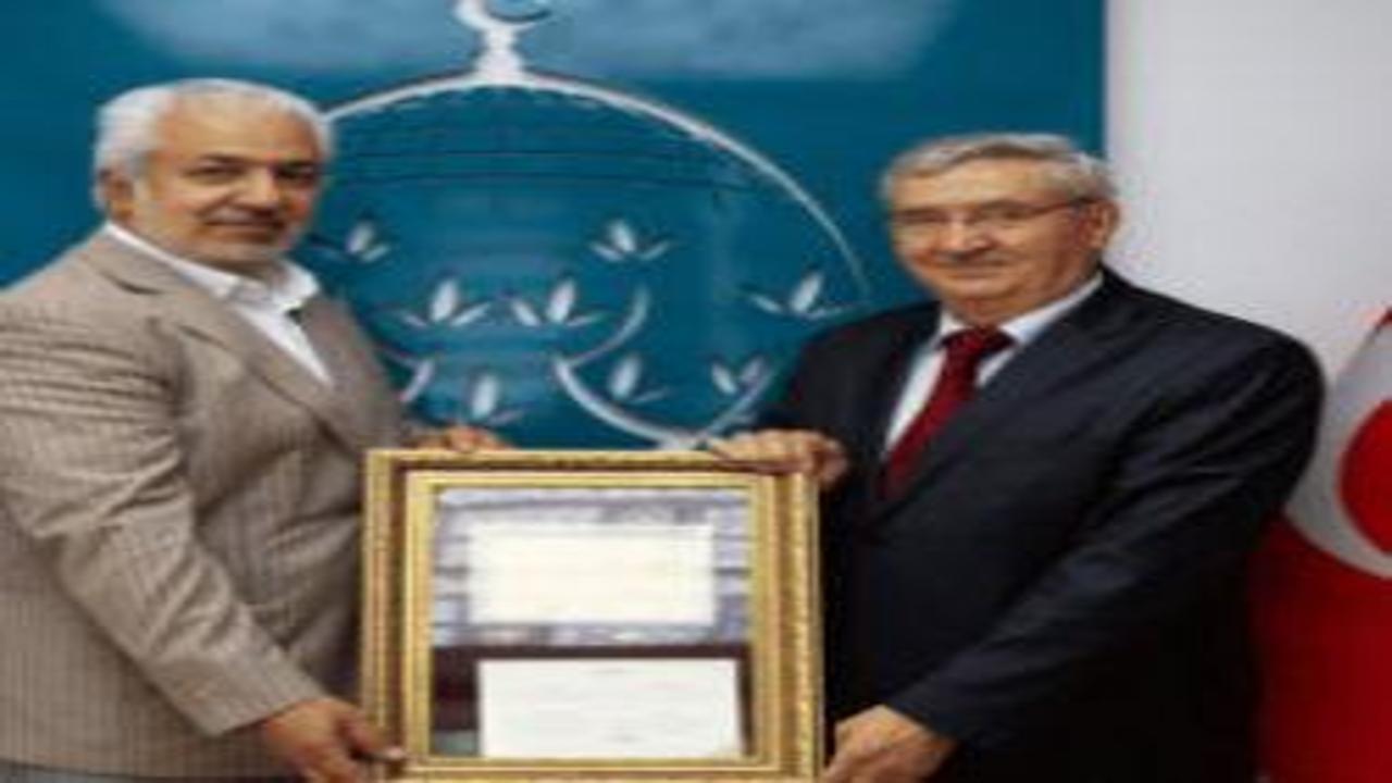 Emekli Büyükelçi Fikret Özer, Ümmet Vakfı Mütevelli Heyeti Başkanı oldu