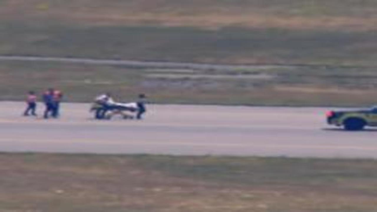 Pilot havada kriz geçirdi! Yolcular emniyet kemeriyle bağladılar