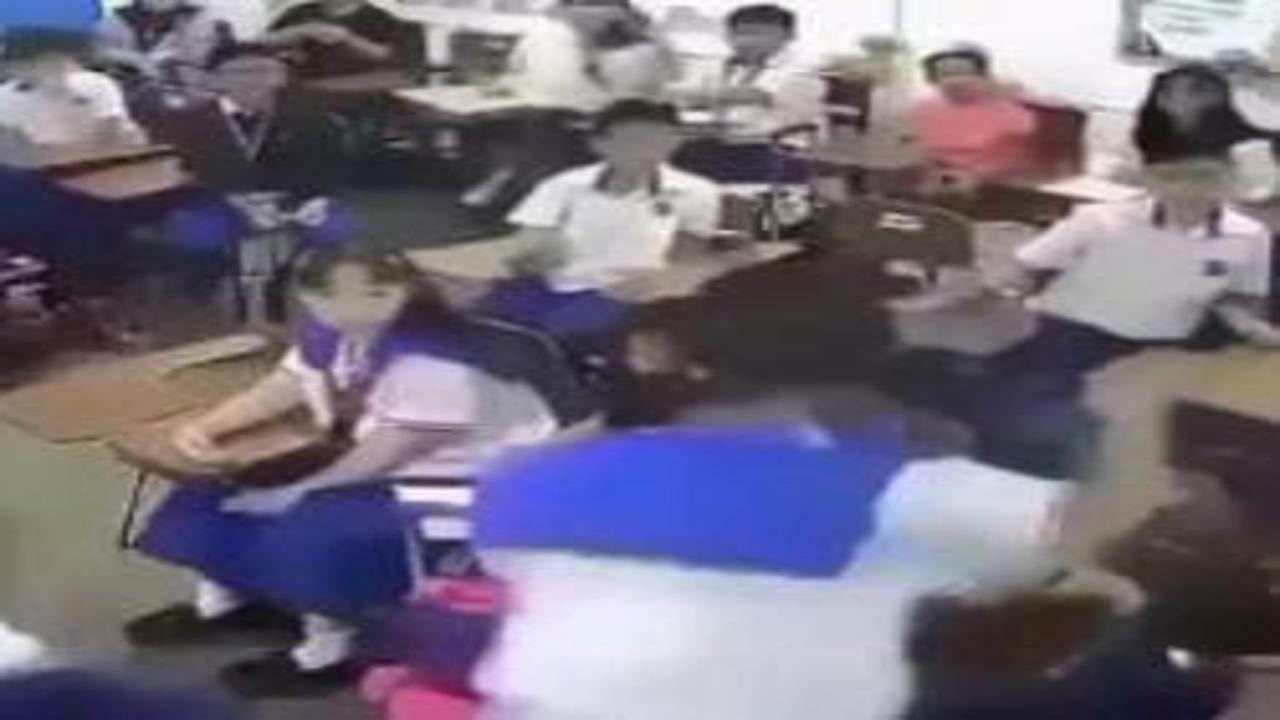 8. sınıf öğrencisi dehşet saçtı: Sınıfa bıçakla dalıp 7 arkadaşını yaraladı