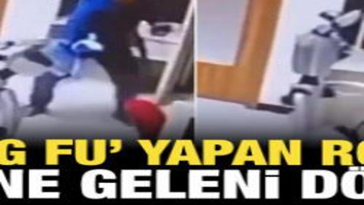 Endonezya'da 'Kung Fu' yapan insansı robot önüne geleni dövdü