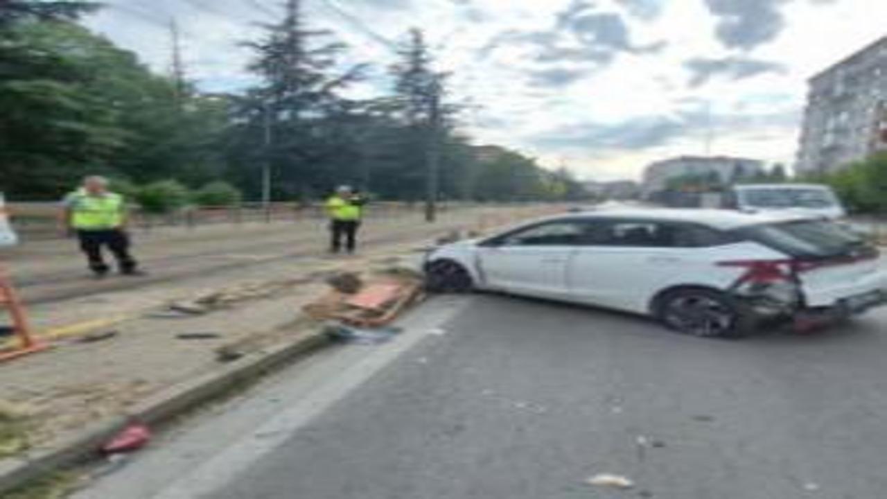 Eskişehir'de trafik kazası: Anne ve 4 yaşındaki kızı yaralandı