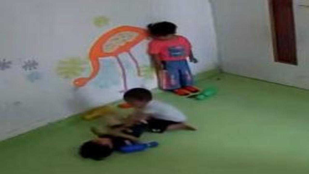 Hindistan'da kreşte kan donduran ihmal: 23 aylık bebek yarım saat boyunca dehşet saçtı!