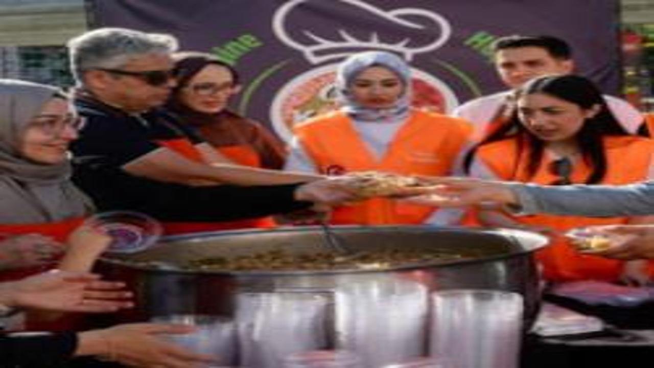 KADEM'den Sultanahmet’te 1500 kişilik aşure ikramı