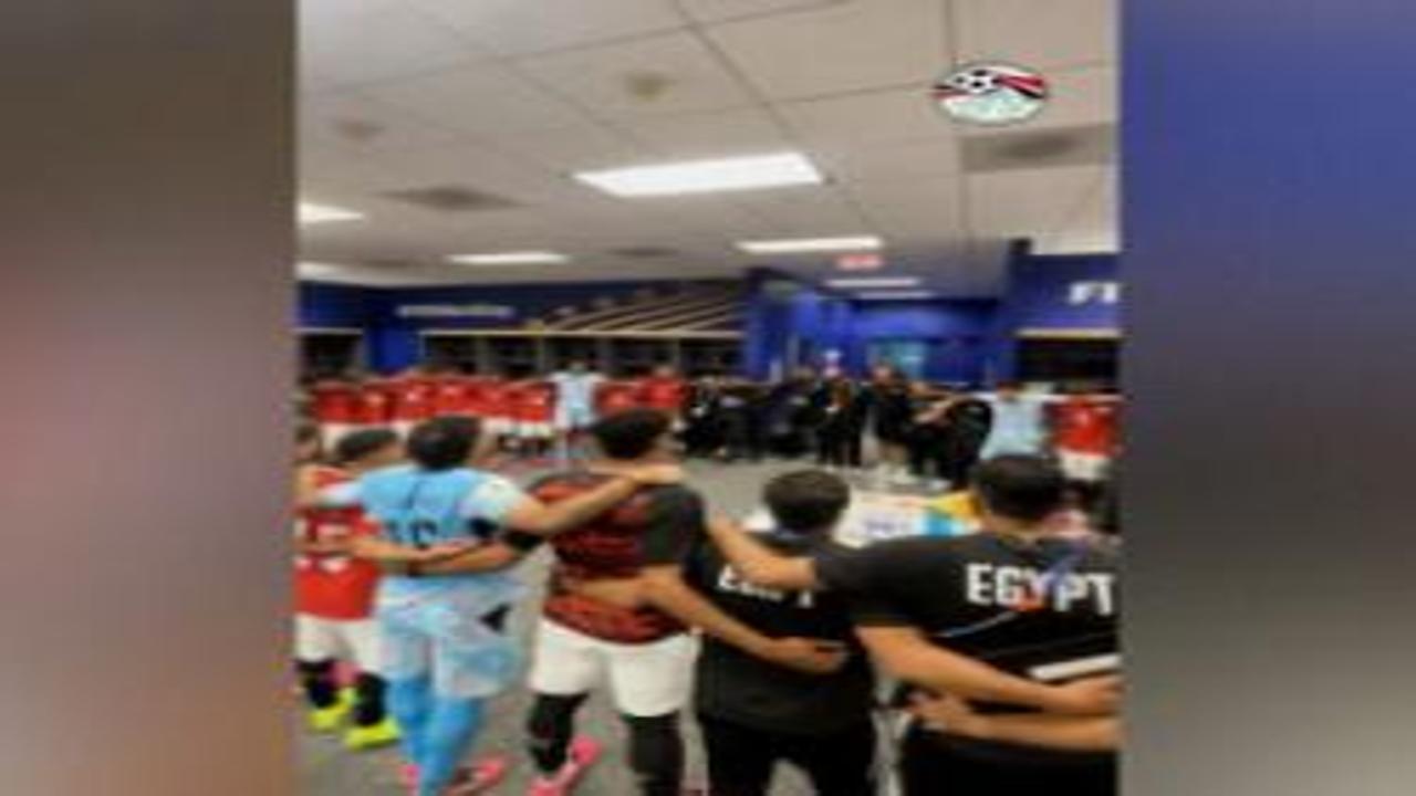 Mısırlı futbolcuların maç sonrası dua görüntüleri sosyal medyayı salladı