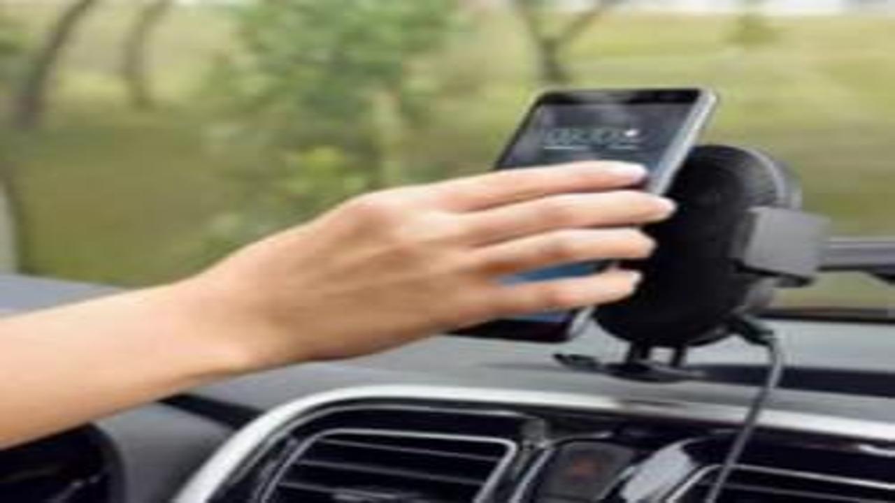 Sürücüler dikkat! Telefon tutucu, ses sistemi ve ekran kullanımına yeni kurallar