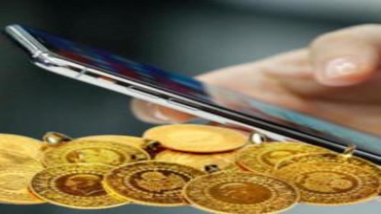Yaşlı adam bin 758 Cumhuriyet altınını elleriyle teslim etti