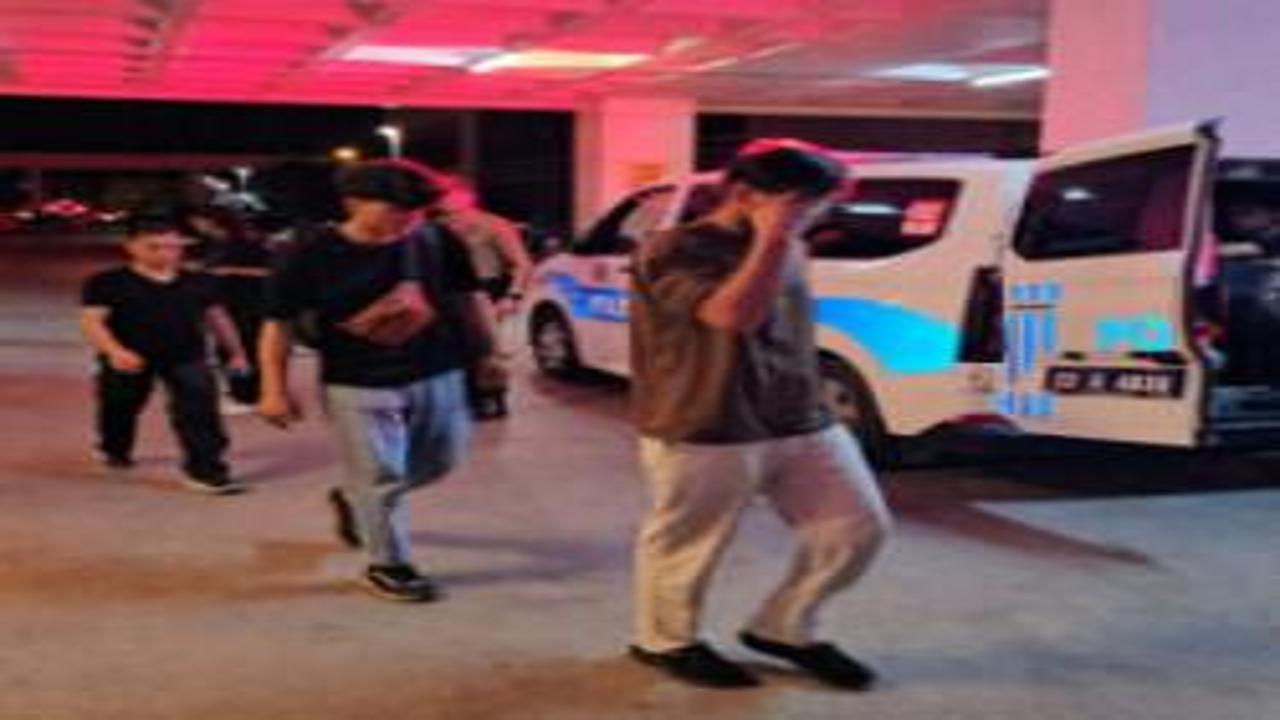 Edirne'de durdurulan minibüste 24 kaçak göçmen yakalandı